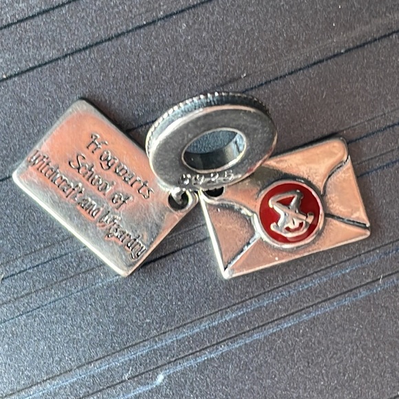 3 Pieces Harry Potter Collection Charm Set - Picture 4 of 4